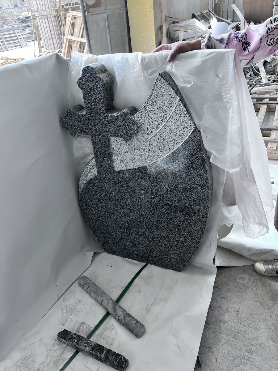 Romania Tombstone-02